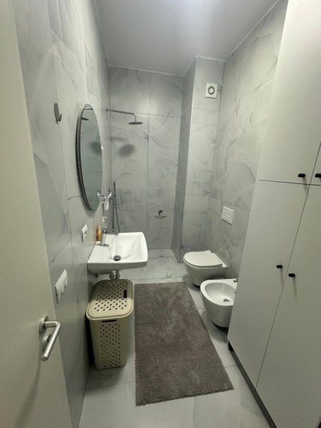 Tirane, jepet me qera apartament 1+1 Kati 4, 60 m² 450 € (ALI DEMI)