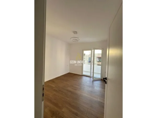 Tirane, shitet apartament 1+1+Ballkon Kati 4, 52 m² 95.000 € (Rruga Kongresi Manastirit Tirana, Albania)