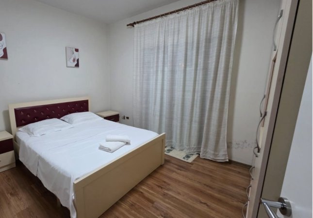 Tirane, jepet me qera apartament 1+1+Ballkon Kati 2, 65 m² 430 € 