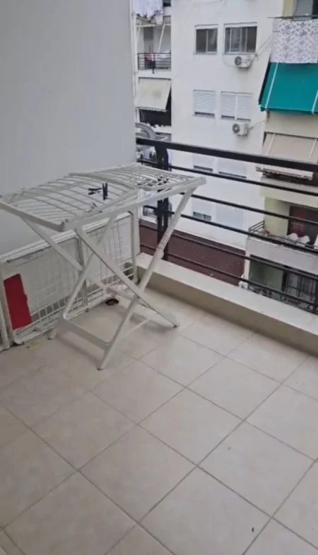 Tirane, jepet me qera apartament 1+1+Ballkon Kati 5, 65 m² 400 € 