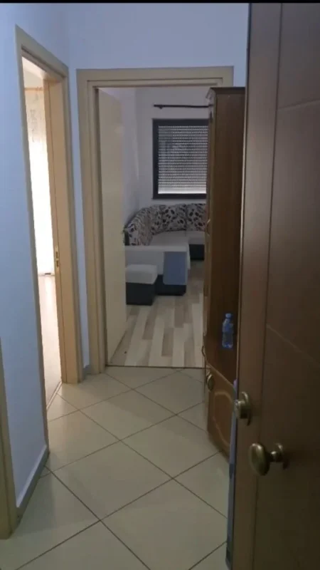 Tirane, jepet me qera apartament 1+1+Ballkon Kati 5, 65 m² 400 € 