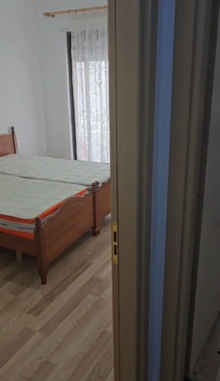 Tirane, jepet me qera apartament 1+1+Ballkon Kati 5, 65 m² 400 € 