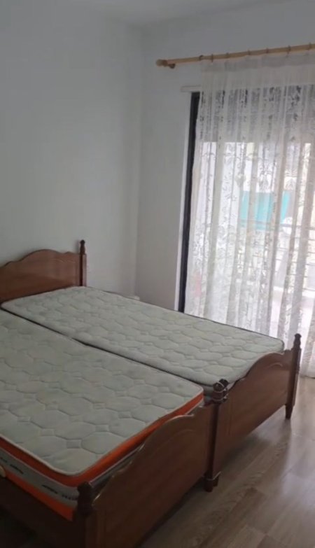 Tirane, jepet me qera apartament 1+1+Ballkon Kati 5, 65 m² 400 € 