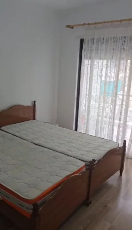 Tirane, jepet me qera apartament 1+1+Ballkon Kati 5, 65 m² 400 € 