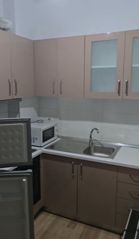 Tirane, jepet me qera apartament 1+1+Ballkon Kati 5, 65 m² 400 € 