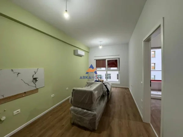 Tirane, jepet me qera apartament 1+1+Ballkon Kati 4, 50 m² 400 € 