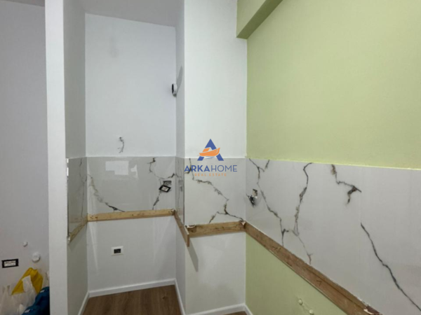 Tirane, jepet me qera apartament 1+1+Ballkon Kati 4, 50 m² 400 € 