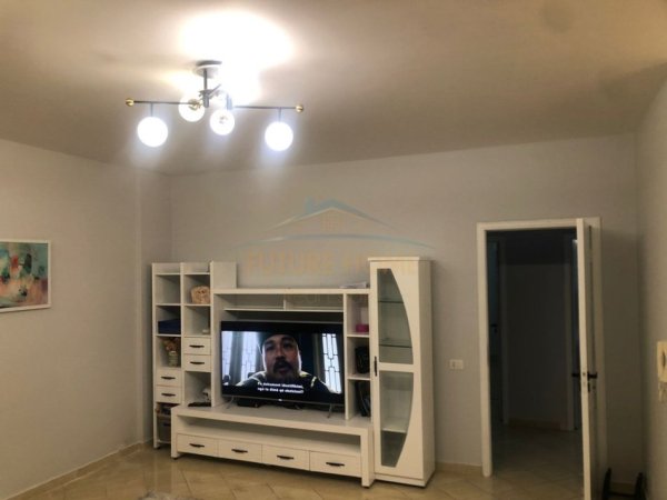 Tirane, jepet me qera apartament 2+1 Kati 3, 100 m² 700 € 