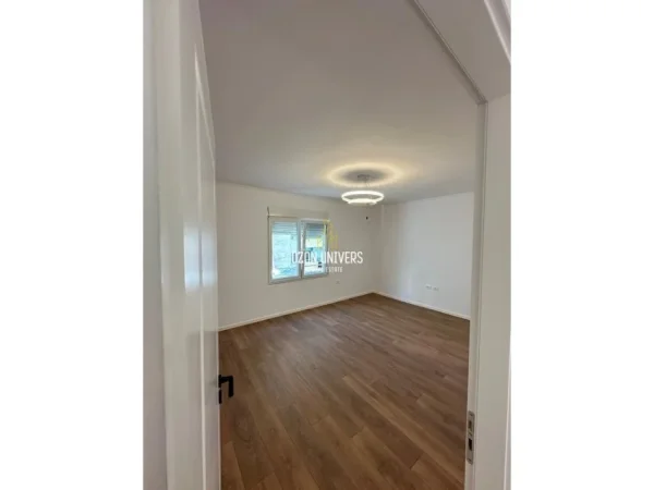 Tirane, shitet apartament 2+1+Ballkon Kati 4, 65 m² 118.000 € (Rruga Kongresi i Manastirit)