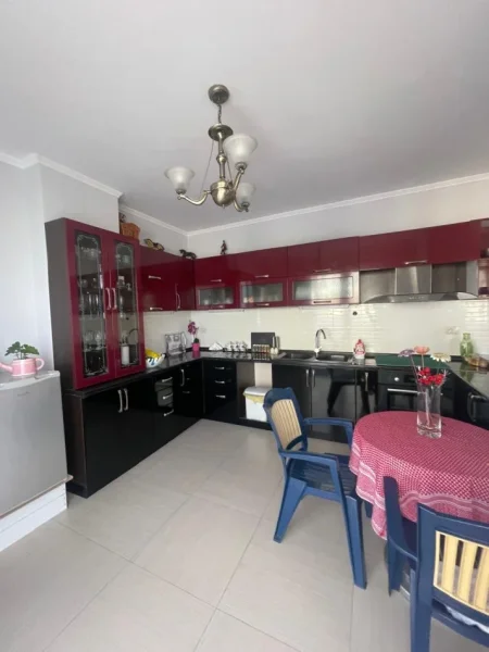 Tirane, jepet me qera apartament 2+1 Kati 6, 91 m² 500 € (yzberisht)