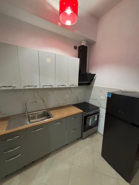 Tirane, jepet me qera 1+1 , 400 € (Kopshti Zoologjik)