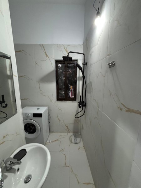 Tirane, jepet me qera 1+1 , 400 € (Kopshti Zoologjik)