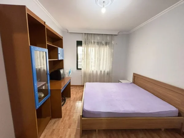 Tirane, jepet me qera apartament 2+1 Kati 4, 120 m² 700 € (Rruga e Kavajes)