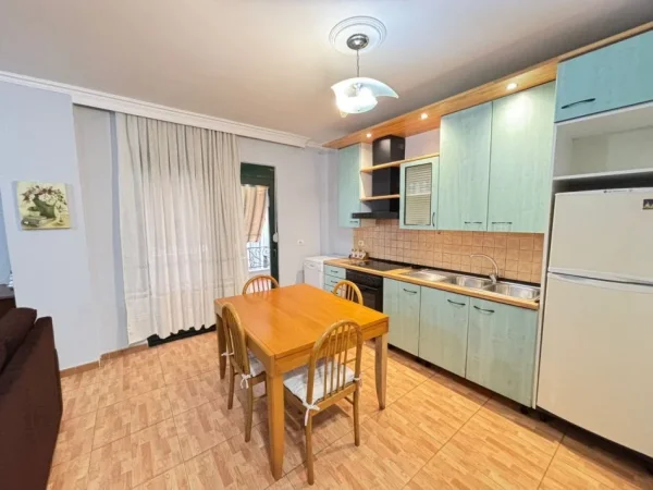 Tirane, jepet me qera apartament 2+1 Kati 4, 120 m² 700 € (Rruga e Kavajes)