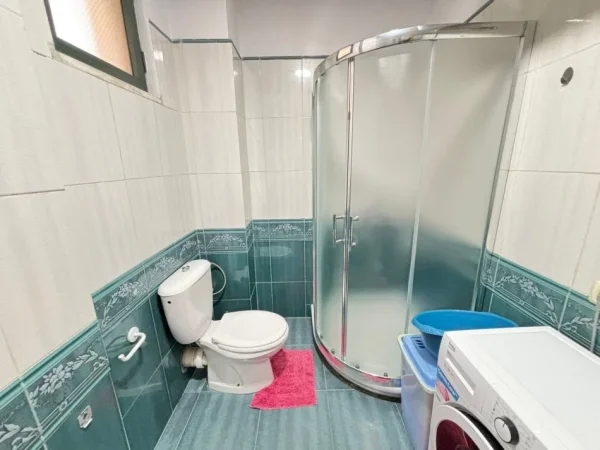 Tirane, jepet me qera apartament 2+1 Kati 4, 120 m² 700 € (Rruga e Kavajes)