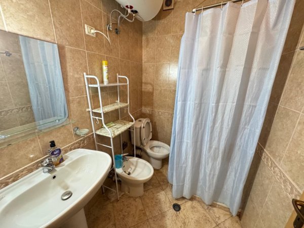 Tirane, jepet me qera apartament 2+1 Kati 4, 130 m² 650 € (21 Dhjetori)