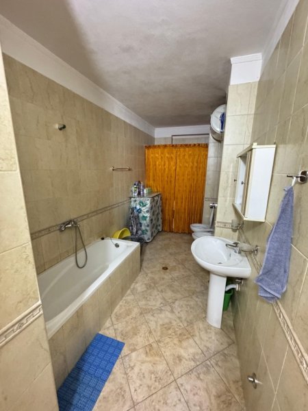 Tirane, jepet me qera apartament 2+1 Kati 4, 130 m² 650 € (21 Dhjetori)