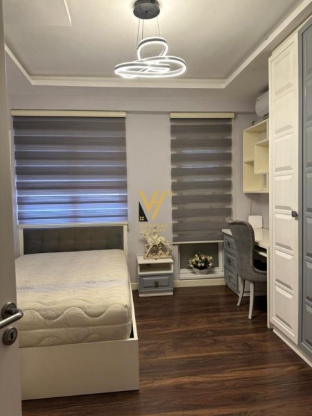 Tirane, jepet me qera apartament 3+1+Ballkon Kati 1, 110 m² 950 € (ISH PARKU)