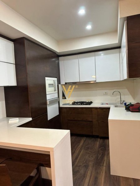 Tirane, jepet me qera apartament 3+1+Ballkon Kati 1, 110 m² 950 € (ISH PARKU)