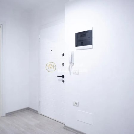 Tirane, jepet me qera ambjent biznesi Kati 6, 95 m² 900 € (Sheshi Willson)