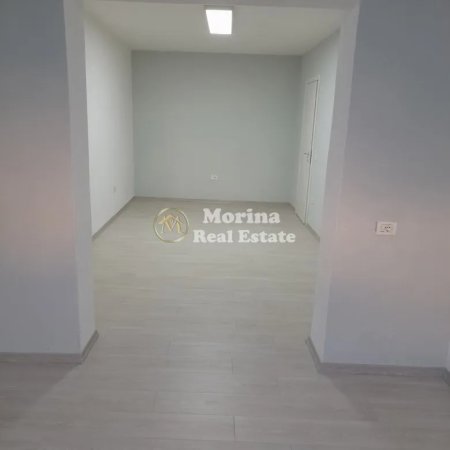Tirane, jepet me qera ambjent biznesi Kati 6, 95 m² 900 € (Sheshi Willson)
