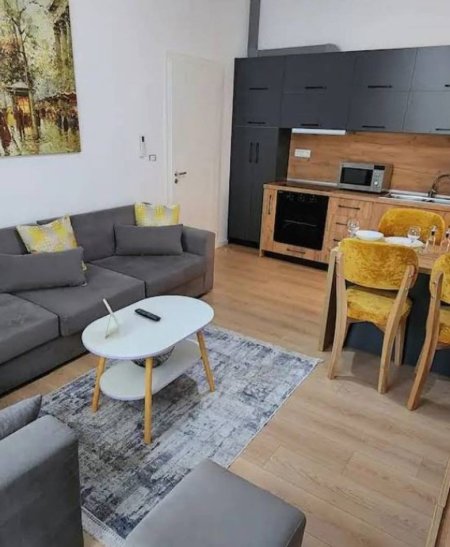 Tirane, jepet me qera apartament 2+1+Ballkon Kati 3, 85 m² 700 € 