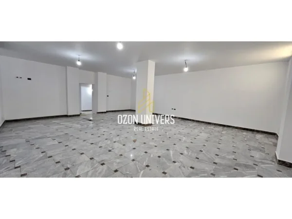 Tirane, jepet me qera ambjent biznesi Kati -1, 200 m² 3.000 € (Rruga Sami Frashëri)