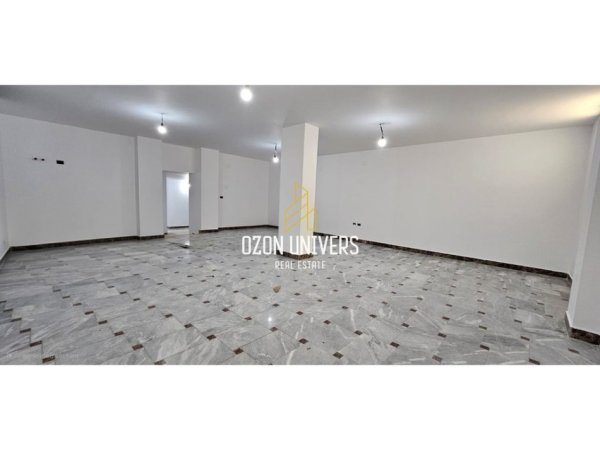 Tirane, jepet me qera ambjent biznesi Kati -1, 200 m² 3.000 € (Rruga Sami Frashëri)