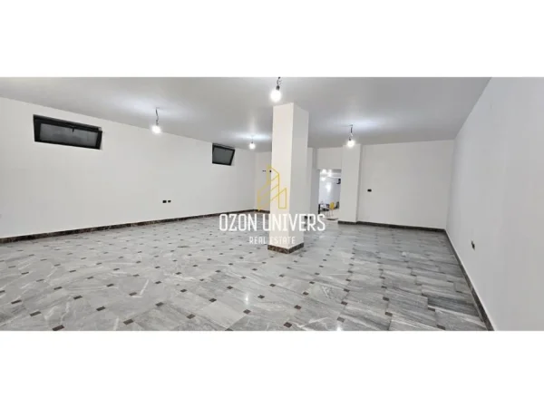 Tirane, jepet me qera ambjent biznesi Kati -1, 200 m² 3.000 € (Rruga Sami Frashëri)