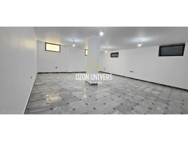 Tirane, jepet me qera ambjent biznesi Kati -1, 200 m² 3.000 € (Rruga Sami Frashëri)