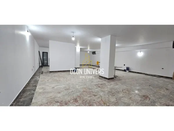 Tirane, jepet me qera ambjent biznesi Kati -1, 200 m² 3.000 € (Rruga Sami Frashëri)