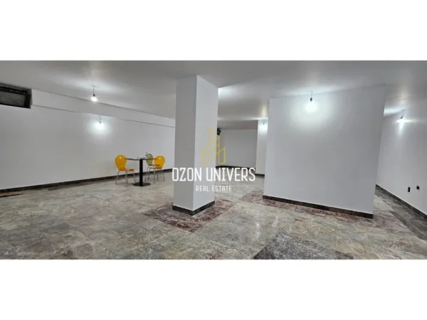 Tirane, jepet me qera ambjent biznesi Kati -1, 200 m² 3.000 € (Rruga Sami Frashëri)