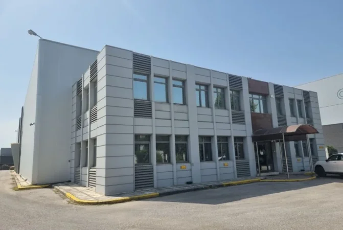 Tirane, shes magazine Kati 2, 2.870 m² 2.500.000 € (Autostrada Tirane Durres)