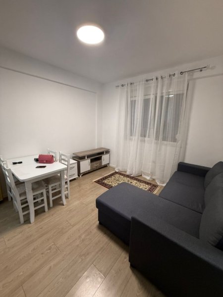 Tirane, jepet me qera apartament 1+1+Ballkon Kati 1, 55 m² 500 € (Kompleksi FZ)