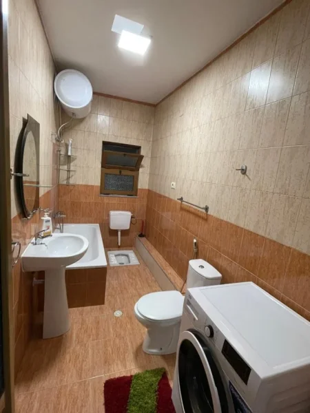Tirane, jepet me qera apartament 2+1+Ballkon Kati 1, 90 m² 500 € 