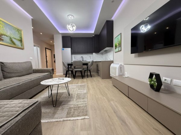 Tirane, jepet me qera apartament 1+1+Ballkon Kati 3, 70 m² 880 € (Parku Olimpik)