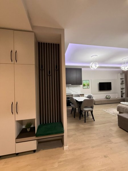 Tirane, jepet me qera apartament 1+1+Ballkon Kati 3, 70 m² 880 € (Parku Olimpik)