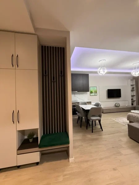 Tirane, jepet me qera apartament 1+1+Ballkon Kati 3, 70 m² 880 € (Parku Olimpik)