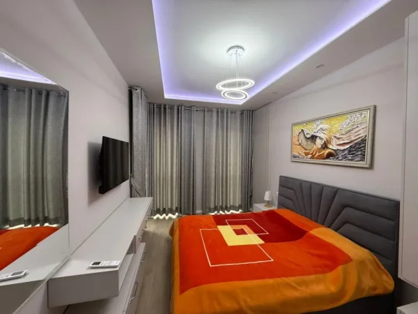 Tirane, jepet me qera apartament 1+1+Ballkon Kati 3, 70 m² 880 € (Parku Olimpik)