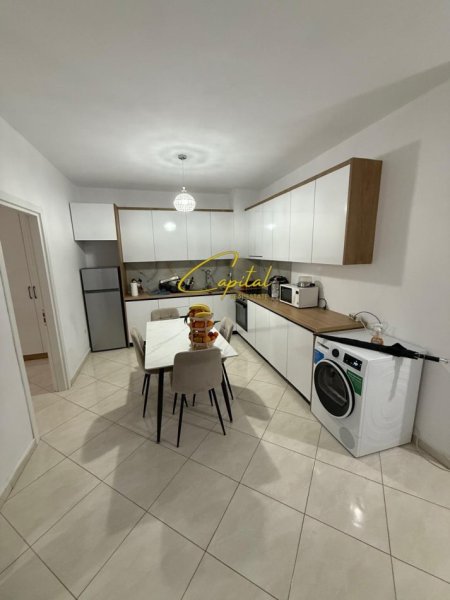 Tirane, jepet me qera apartament 2+1 Kati 4, 115 m² 550 € (ASTIR)