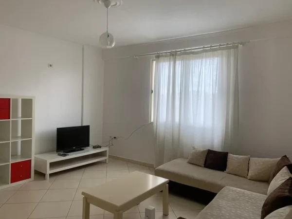 Tirane, jepet me qera apartament 1+1+Ballkon Kati 6, 80 m² 480 € (Don Bosko)