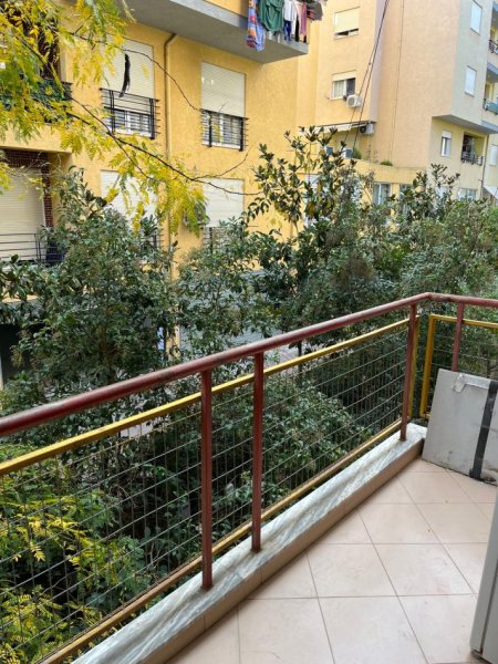 SHITET APARTAMENT 1+1 – Kodra e Diellit, Rruga Bill Clinton 70 m²,kati 3,me hipoteke,