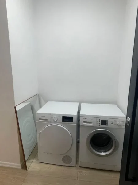 Tirane, jepet me qera apartament 1+1 Kati 1, 60 m² 500 € (Liqeni i Thate)