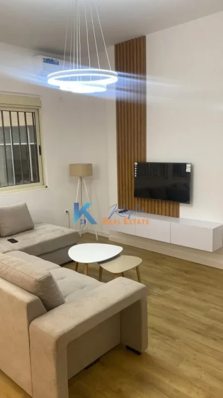 Tirane, jap me qera apartament 1+1 Kati 0, 60 m² 400 € (Fresk, afer Restorant Fresku)