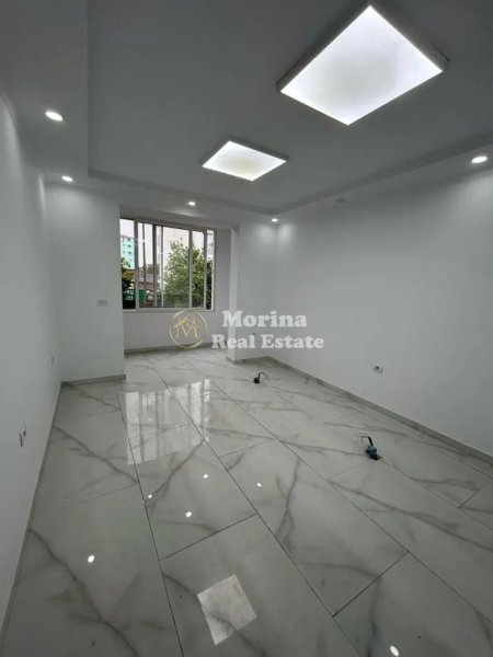 Tirane, jepet me qera ambjent biznesi Kati 2, 50 m² 650 € (Rruga e Dibres)