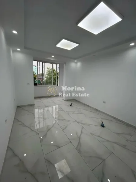 Tirane, jepet me qera ambjent biznesi Kati 2, 50 m² 550 € (Rruga e Dibres)