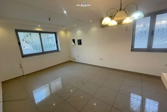 Tirane, jepet me qera zyre Kati 1, 100 m² 800 € (Rruga Mine Peza)