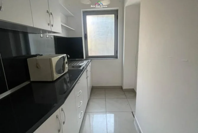 Tirane, jepet me qera zyre Kati 1, 100 m² 800 € (Rruga Mine Peza)