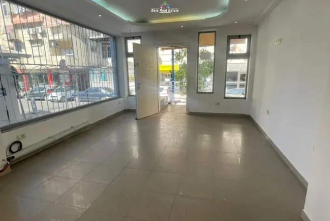 Tirane, jepet me qera zyre Kati 1, 100 m² 800 € (Rruga Mine Peza)