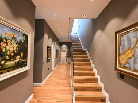 Tirane, shitet Vile , 407 m² 1.100.000 € 